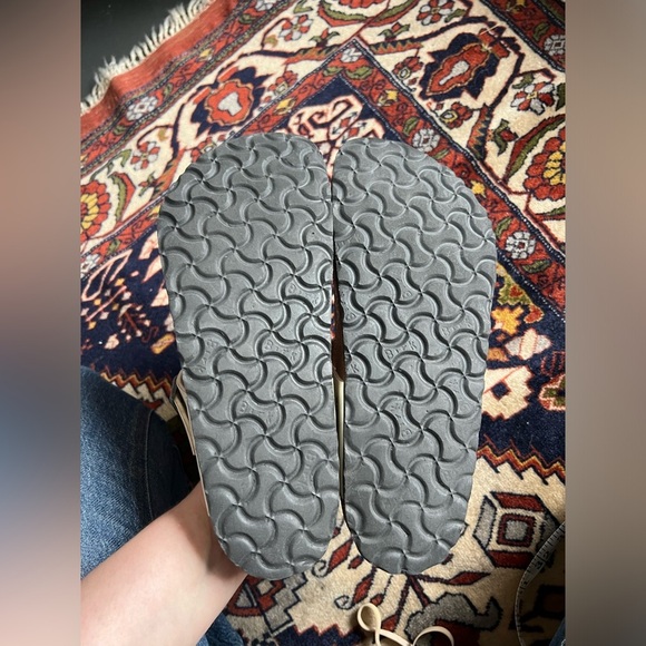 Birkenstock White Patent Leather Gizeh, size 39 - Picture 4 of 5